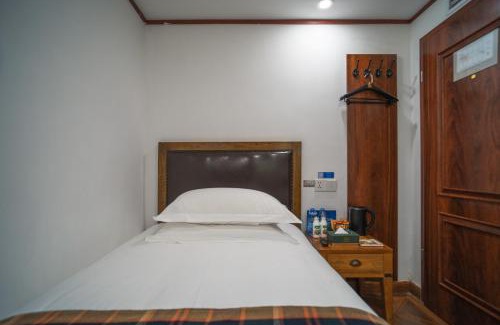 Downtown Beijing Hotel | Nost algia Hotel Beijing Tiananmen Square & Qianmen Subway St ation 时光漫步酒店 北京天安门广场前门地铁站店 Free laundry service