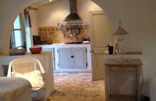 St.-Remy-de-Provence Apartment | Nostradamus, Mas Dagan romantic apartment for 4 people