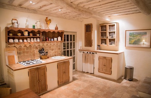 St.-Remy-de-Provence Apartment | Nostradamus, Mas Dagan romantic apartment for 4 people