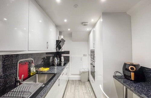 Brownswood Apartment | NOT ACTIVE!