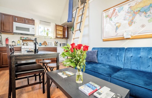 Richmond Cottage | Not-so-Tiny Home Near Scotts Addition w/Private Parking