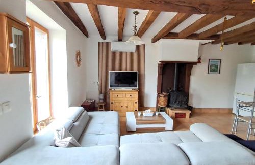 Roussines House | Notre Refuge à Montbroux