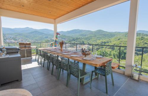 Molini Villa | NOUVEAUTÉ ! Magnifique villa de standing avec piscine, entre mer et montagnes, à 3 minutes des plus belles plages de la rive sud