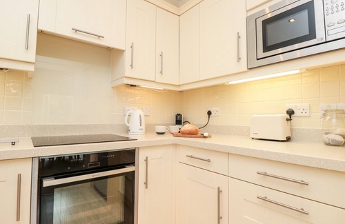 Dittisham Cottage | November Cottage