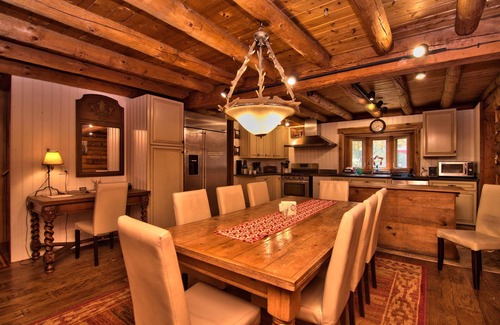Jonas Cabin | NOVEMBER DEAL- FREE NIGHT WHEN BOOKING A WEEKEND - ASK FOR DETAILS!
