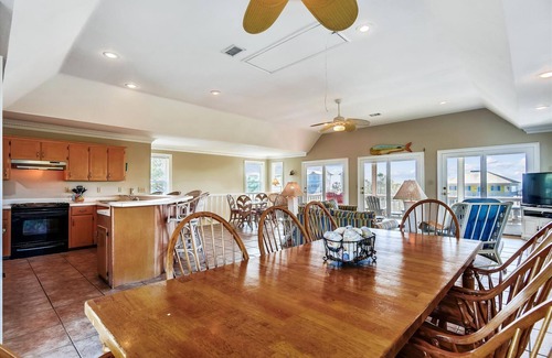 Treasure Beach Village House | Now I Sea is the perfect beach home for a private family getaway.