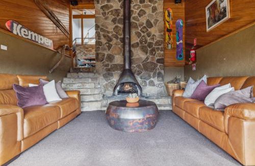 Crackenback House | Nowhere Lodge
