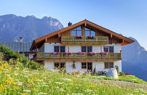 Bischofswiesen Apartment | Nr. 1, Ferienwohnung ca. 100 m², 3 Schlafzimmer, Wohnzimmer, Balkon