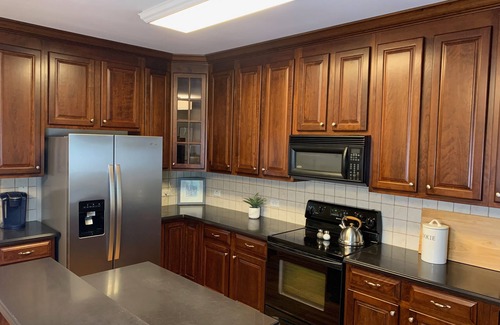 Peachtree City House | nTownhouse with pool, tennis courts and gym. Easy access to highway and Studios