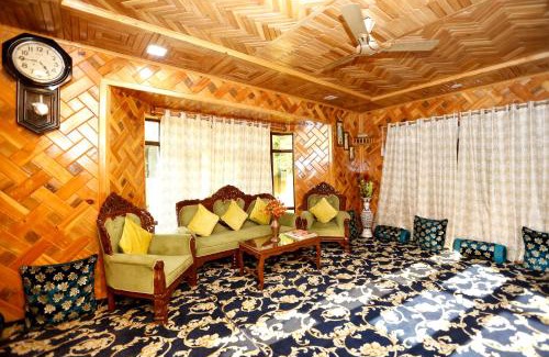 Srinagar House | Nuh Villa - Luxury stay with Kashmiri Warmth