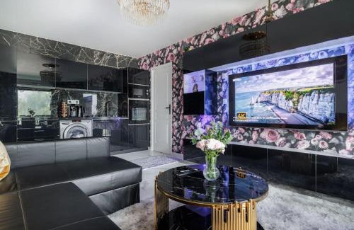 Les Puces de Saint-Ouen Apartment | Nuit au musée!