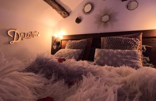 Pont-de-Veyle Apartment | Nuit Romantique, Spa, Champagne, Cinéma, Flipper - Escapade Veyloise