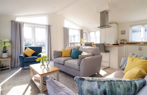 Burnham Market Cottage | NUMBER 43 THE POPLARS, pet friendly, with a garden in Burnham Market