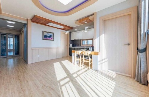 Yeongdeok Apartment | Nuri (Blue Road Town Pension