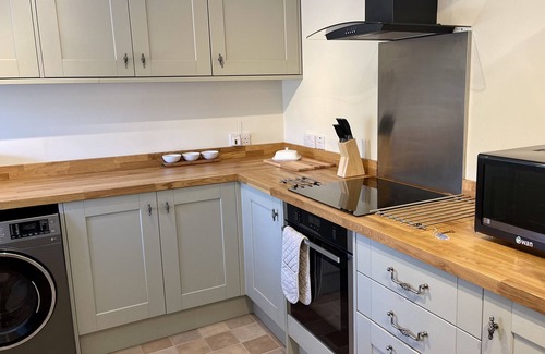 Duntisbourne Abbots Apartment | Nutbeam Cottage: Rustic Charm Meets Modern Luxury in the Cotswolds