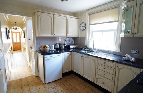 Cowes House | Nutcroft-Dog Friendly-Parking-Cowes-Sleeps 4