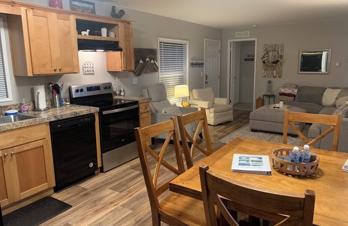 Forks House | NW Retreat, convenient 3 block walk to Main Street