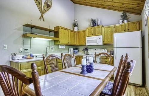 Timberline Condo | NWA4- Beautifully updated! Sleeps 8