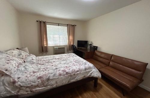 Queens Apartment | NYC Bayside LIRR Cozy Suite