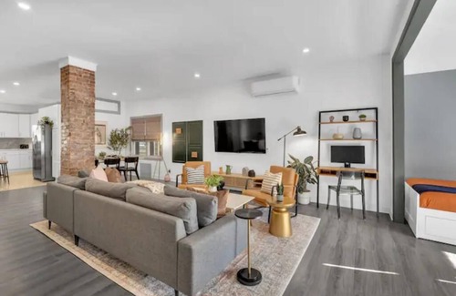Constable Hook House | NYC Neighbor Home w/Parking. 30 min transit