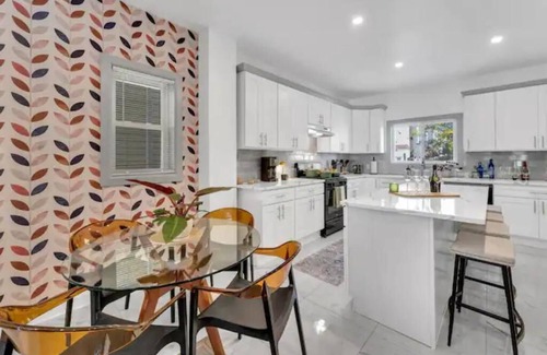 Constable Hook House | NYC Neighbor Home w/Parking. 30 min transit