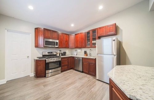 Ironbound District House | NYC Urban Getaway 10 Min to Newark Penn Station