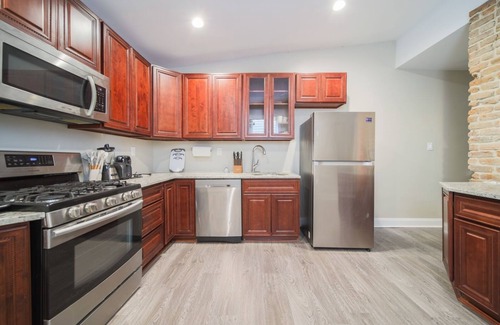 Ironbound District House | NYC Urban Getaway 10 Min to Newark Penn Station