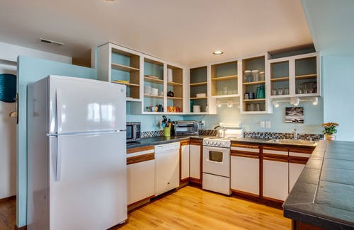 Newport Condo | Nye Beach, Close to everything, Ocean View!