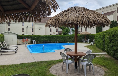 Magog Apartment | O'berge du village C-304- Waterfront