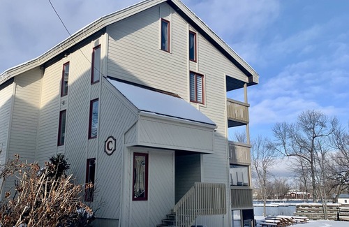 Magog Apartment | O'berge du village C-304- Waterfront