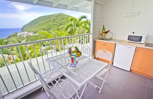 Deshaies Apartment | "O Coeur de Deshaies", Papaya Duplex. Room with sea view. A/C, swimming pool.