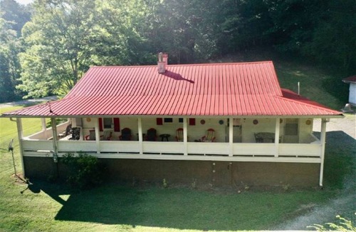 Robbinsville House | O'Henry's Getaway, on Cheoah River