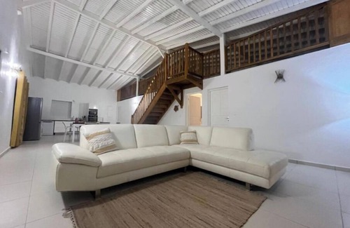 Port-Louis House | O'Mahana House