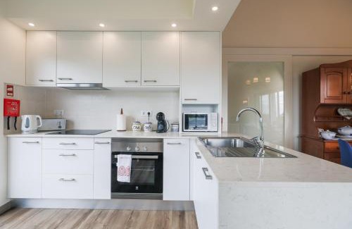 Caloura House | O Nosso Refúgio