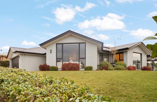 Llanarth House | O'Reilly Residence - Spacious & Cosy 4 Bedroom Home