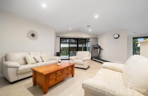 Llanarth House | O'Reilly Residence - Spacious & Cosy 4 Bedroom Home