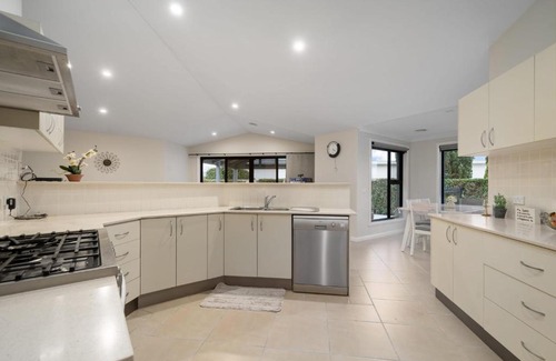 Llanarth House | O'Reilly Residence - Spacious & Cosy 4 Bedroom Home