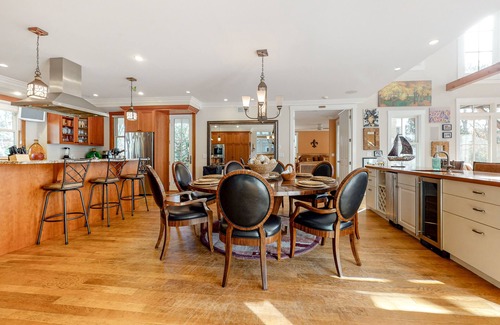 Lagoon Heights House | Oak Bluffs Bliss | Beautiful Getaway | Home Theater