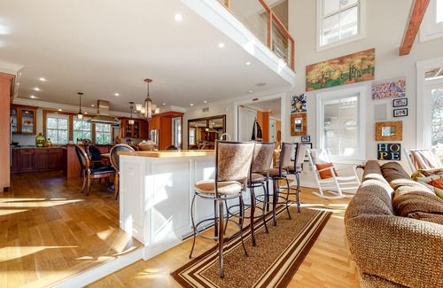 Lagoon Heights House | Oak Bluffs Bliss | Beautiful Getaway | Home Theater