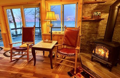 Sodus House | Oak Cottage Lakefront Hot Tub Fire Pit