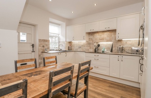 Bowness-on-Windermere Cottage | OAK COTTAGE, pet friendly, character holiday cottage in Windermere