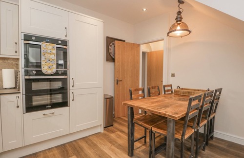 Bowness-on-Windermere Cottage | OAK COTTAGE, pet friendly, character holiday cottage in Windermere