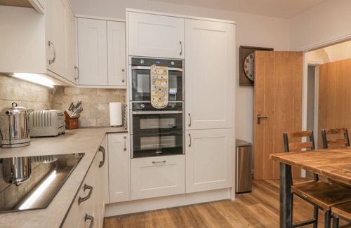 Bowness-on-Windermere Cottage | OAK COTTAGE, pet friendly, character holiday cottage in Windermere