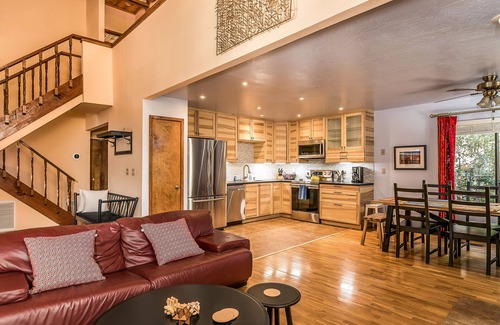 Sedona Cabin | Oak Creek Canyon Cabin Getaway - Peaceful Retreat in Sedona - Bear Howard Cabin