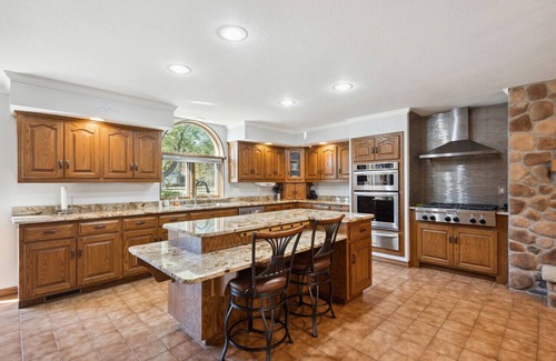 Ashwaubenon House | Oak Crest House – Gym & Sauna, Near Lambeau and Airport