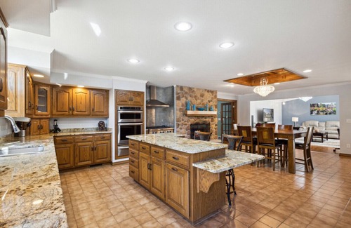 Ashwaubenon House | Oak Crest House – Gym & Sauna, Near Lambeau and Airport