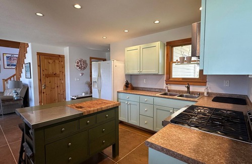Decorah House | Oak Hill Retreat