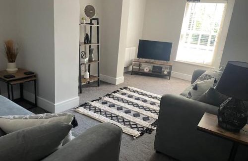 King's Lynn Apartment | Oak House - 3 Bedroom Townhouse with free parking in the town centre by ShortStays4U