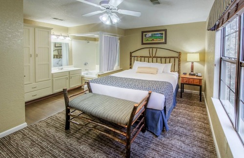 South Lee Resort | Oak n' Spruce Resort in the Berkshires. Charming 2-bedroom in quaint Lee