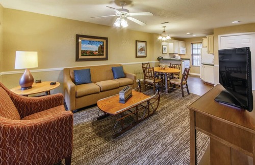 South Lee Resort | Oak n' Spruce Resort in the Berkshires. Charming 2-bedroom in quaint Lee